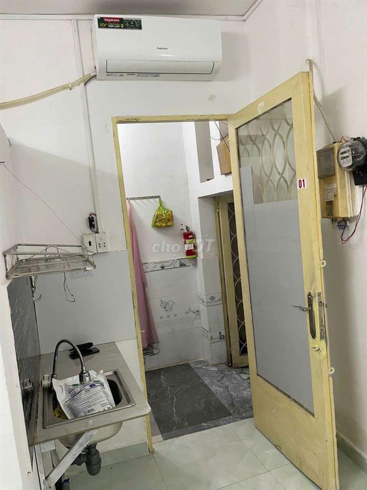 phòng cho không chung chủ, tầng trệt, máy lạnh, tolet riêng