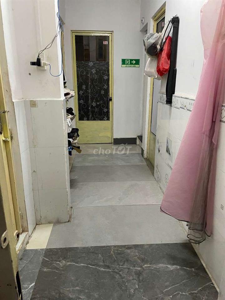 phòng cho không chung chủ, tầng trệt, máy lạnh, tolet riêng
