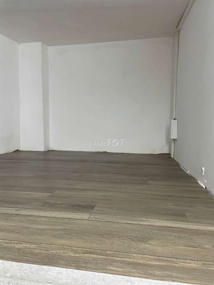 phòng cho không chung chủ, tầng trệt, máy lạnh, tolet riêng