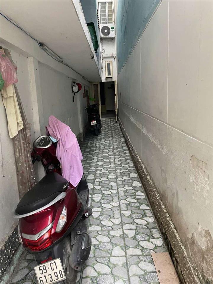 phòng cho không chung chủ, tầng trệt, máy lạnh, tolet riêng