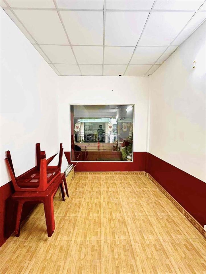 phòng lầu 1 : 4x14m . ban công cực lớn , 1 phòng ngủ , 1wc