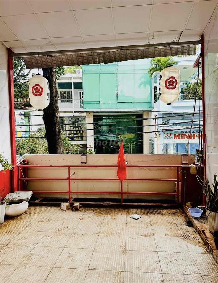 phòng lầu 1 : 4x14m . ban công cực lớn , 1 phòng ngủ , 1wc
