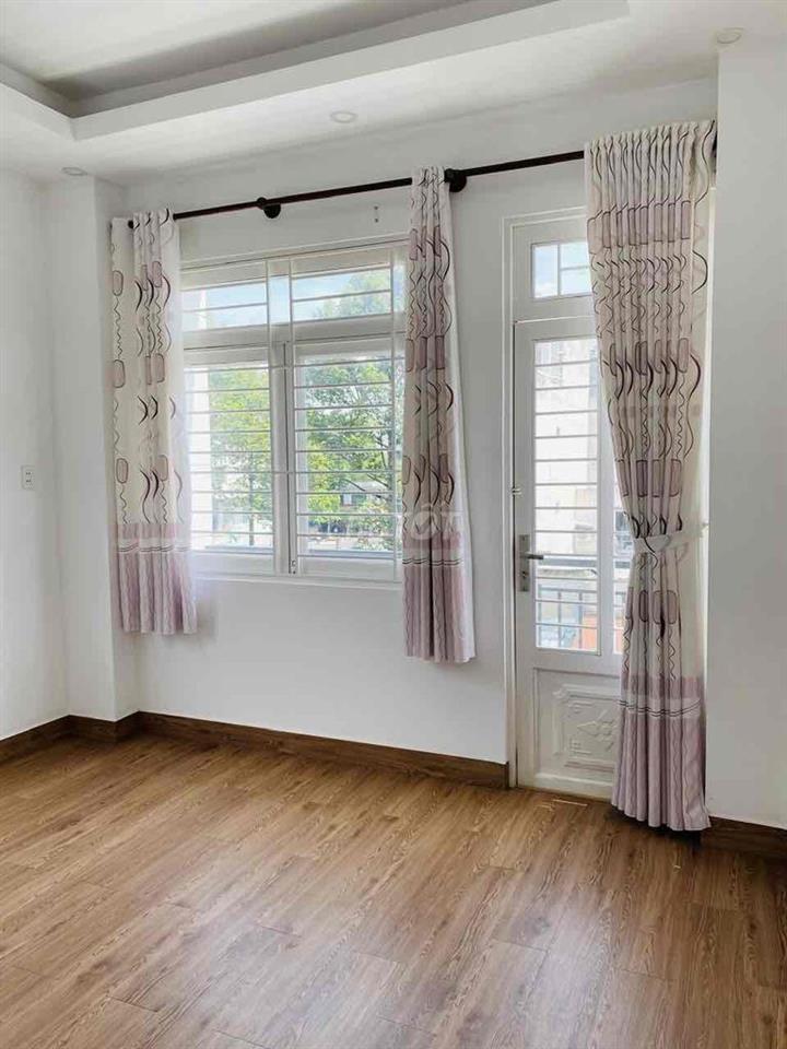 ĐH YDược TP.HCM (1km), ĐH Bách Khoa (1.5km), UEH, ĐH Sư Phạm, ĐHSaiGon