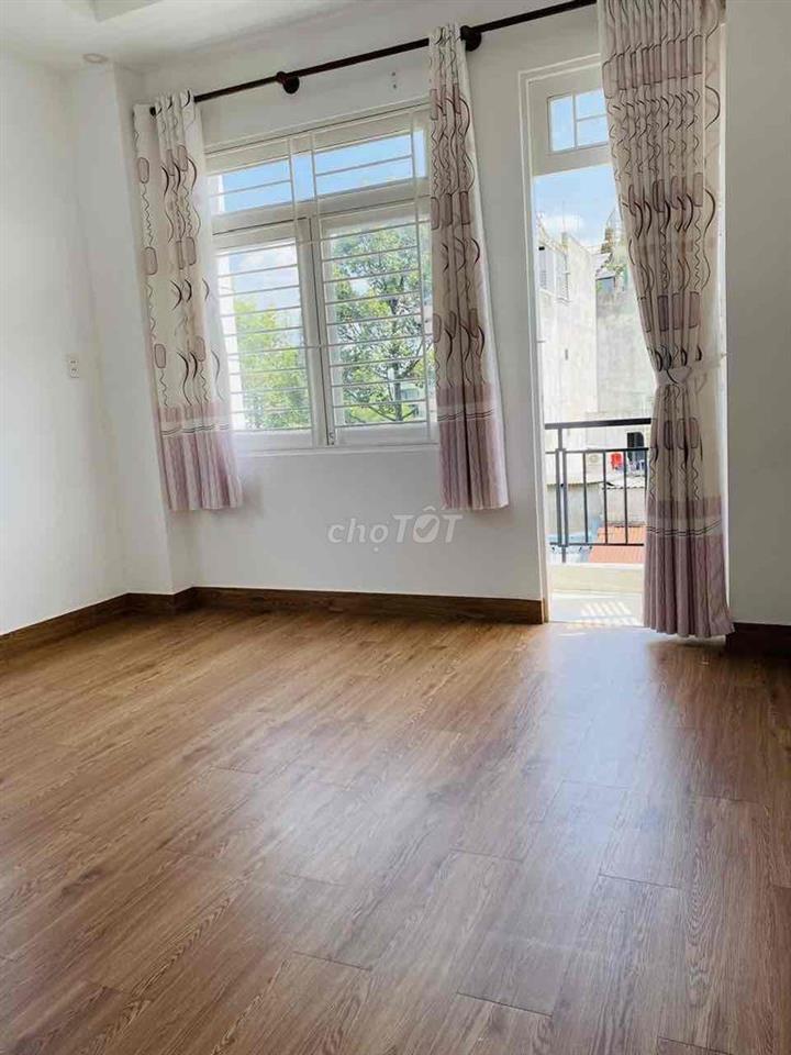 ĐH YDược TP.HCM (1km), ĐH Bách Khoa (1.5km), UEH, ĐH Sư Phạm, ĐHSaiGon