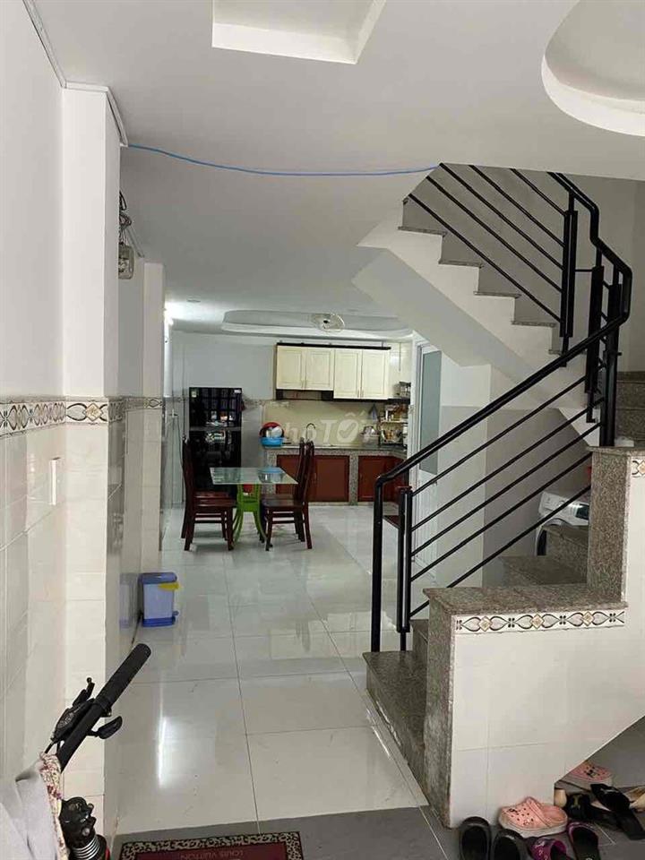 ĐH YDược TP.HCM (1km), ĐH Bách Khoa (1.5km), UEH, ĐH Sư Phạm, ĐHSaiGon