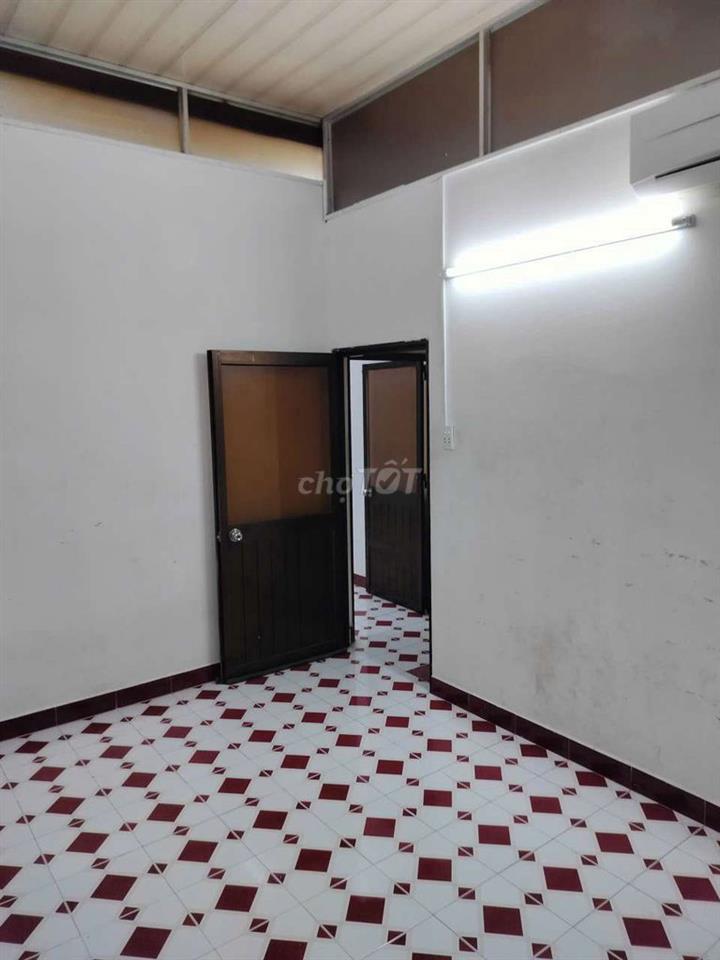 Cho Thuê Nguyên Tầng 1 Có WC Riêng, Máy Lạnh, Rộng Rãi Thoáng Mát