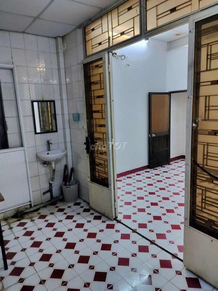 Cho Thuê Nguyên Tầng 1 Có WC Riêng, Máy Lạnh, Rộng Rãi Thoáng Mát