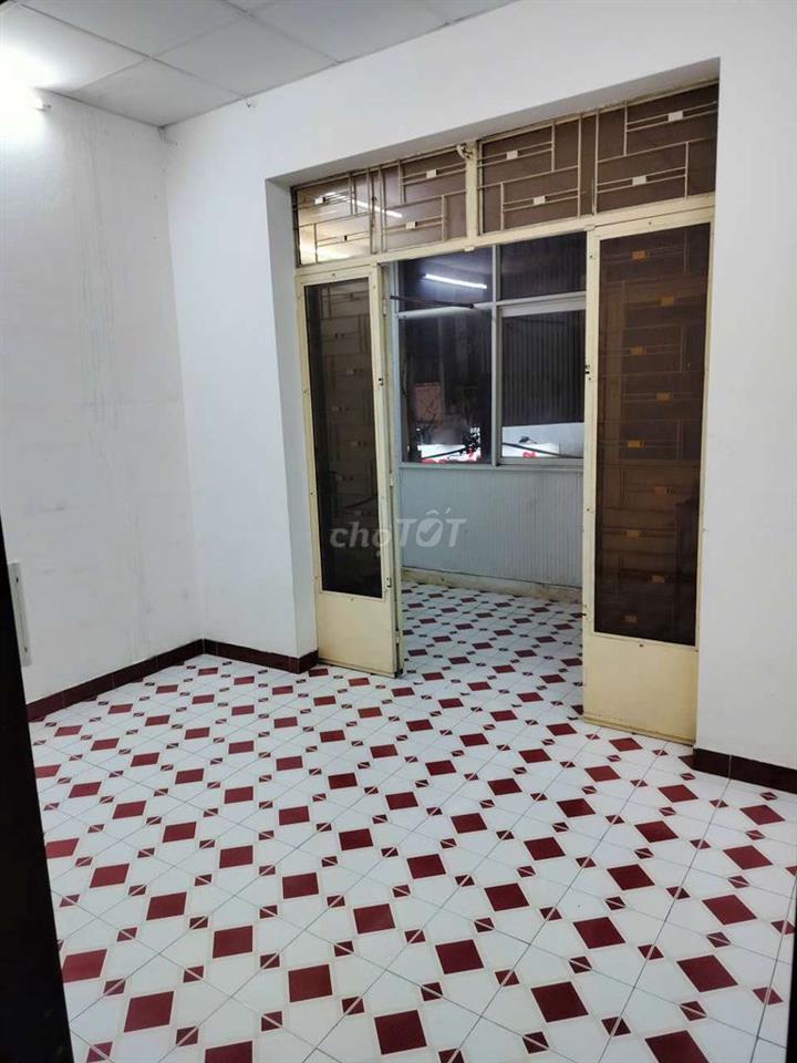 Cho Thuê Nguyên Tầng 1 Có WC Riêng, Máy Lạnh, Rộng Rãi Thoáng Mát