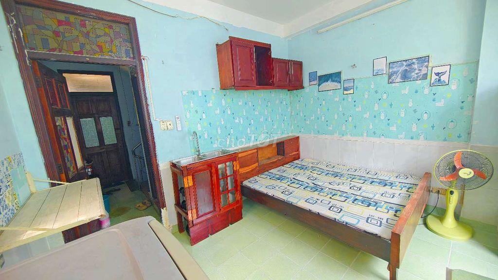 Phòng Lầu 1 (3tr7) - 3 Cửa Sổ +

Ban Công Siêu Thoáng, Full Nội Thất!