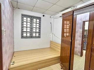 🏠 2PN + 1 phòng bếp. Đang sơn sửa. Khu Etown - Phòng cửa sổ