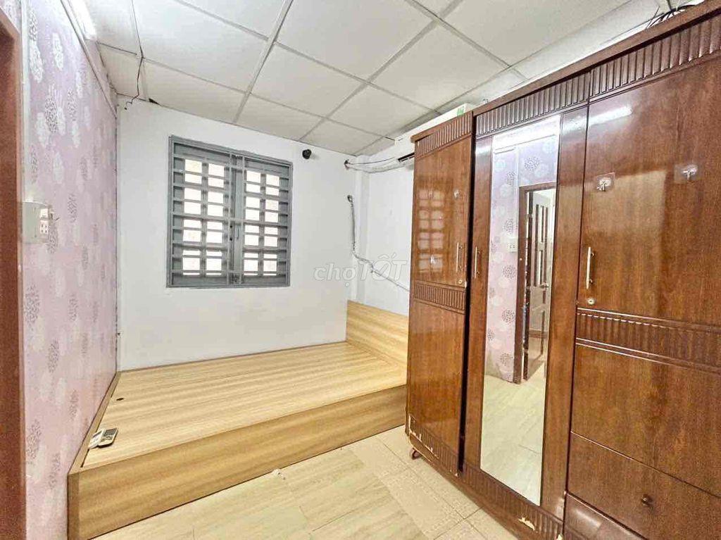 🏠 2PN + 1 phòng bếp. Đang sơn sửa. Khu Etown - Phòng cửa sổ