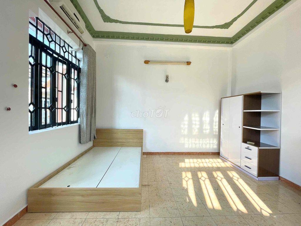 GẦN CĐ LÝ TỰ TRỌNG - ĐH GREENWICH - Y KHOA PHẠM NGỌC THẠCH