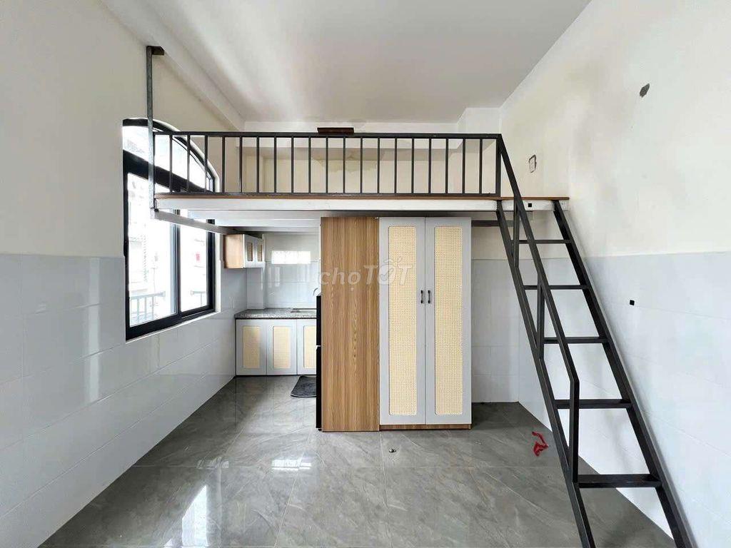 Gác ban công full nội thất - có thang máy - thoáng sáng - mới xây