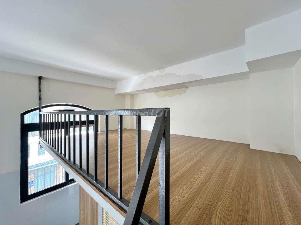 Gác ban công full nội thất - có thang máy - thoáng sáng - mới xây