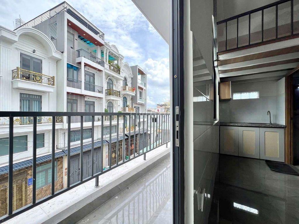 Gác ban công full nội thất - có thang máy - thoáng sáng - mới xây