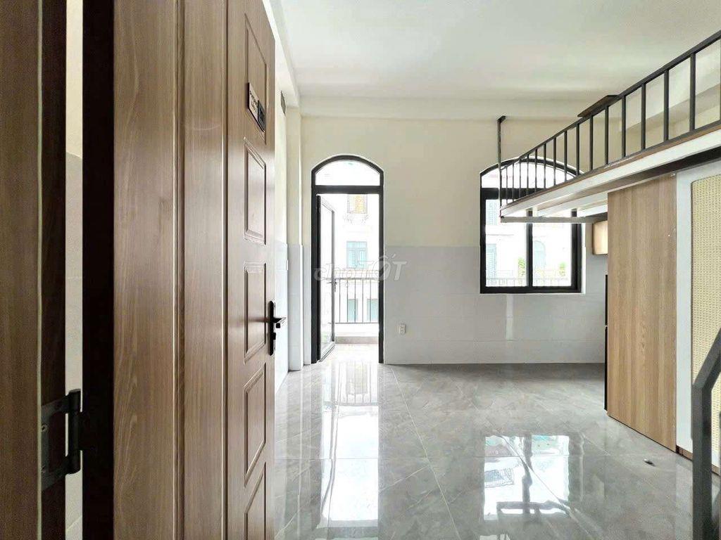 Gác ban công full nội thất - có thang máy - thoáng sáng - mới xây