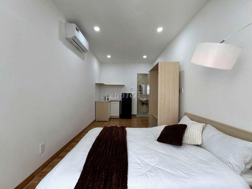 CÁCH VLU - IUH 5p đi xe - Studio ban công - full nội thất mới xây 