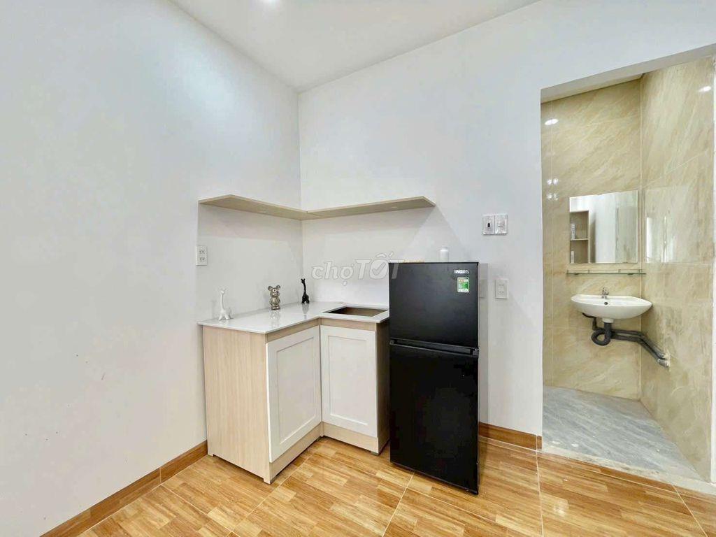 CÁCH VLU - IUH 5p đi xe - Studio ban công - full nội thất mới xây 