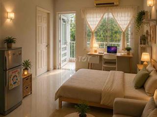 Căn Studio ban công rộng nhìn ra vườn của căn biệt thự