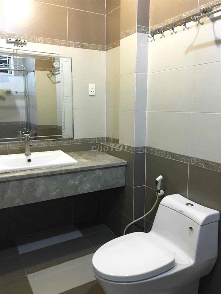 Căn Studio ban công rộng nhìn ra vườn của căn biệt thự