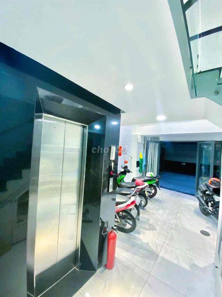 phòng đẹp thang máy nội thất cao cấp