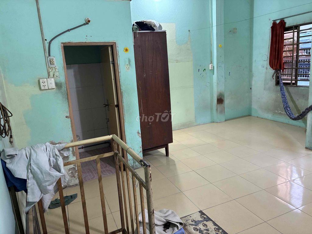 Cần cho thuê phòng trọ trên tầng 1, khu vực bình thạnh