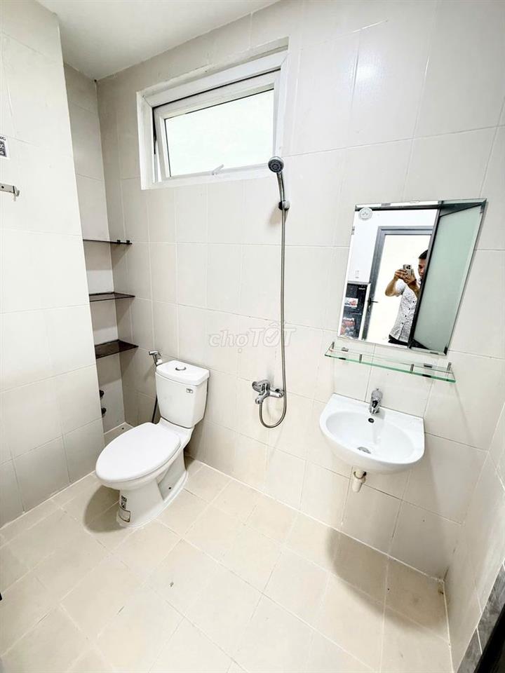 Căn hộ dịch vụ 2 PN full nội thất, ban công gần ĐH Văn Lang CS3