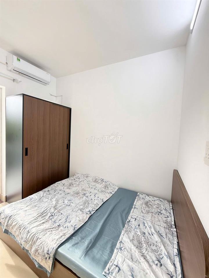 Căn hộ dịch vụ 2 PN full nội thất, ban công gần ĐH Văn Lang CS3