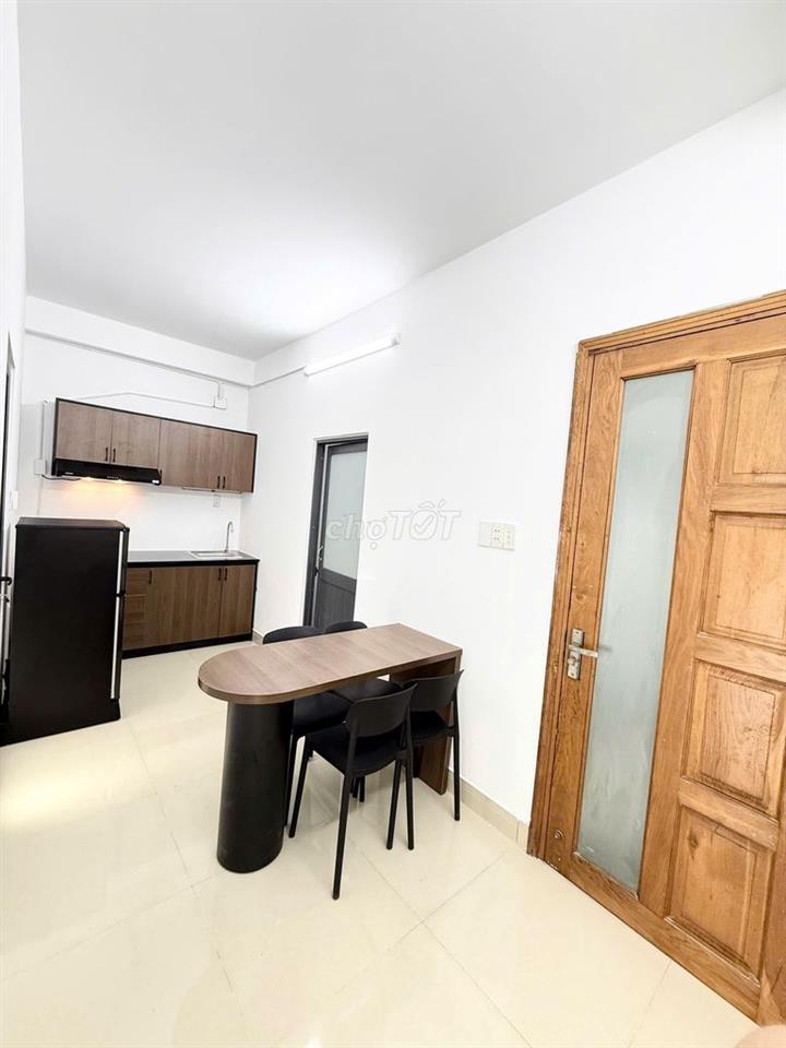 Căn hộ dịch vụ 2 PN full nội thất, ban công gần ĐH Văn Lang CS3