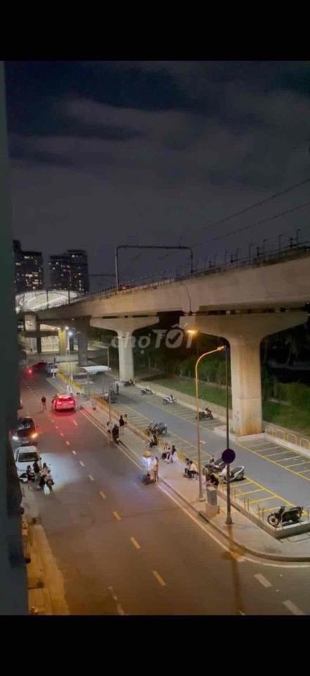 Pass Phòng trong nhà , sát ga metro Văn Thánh