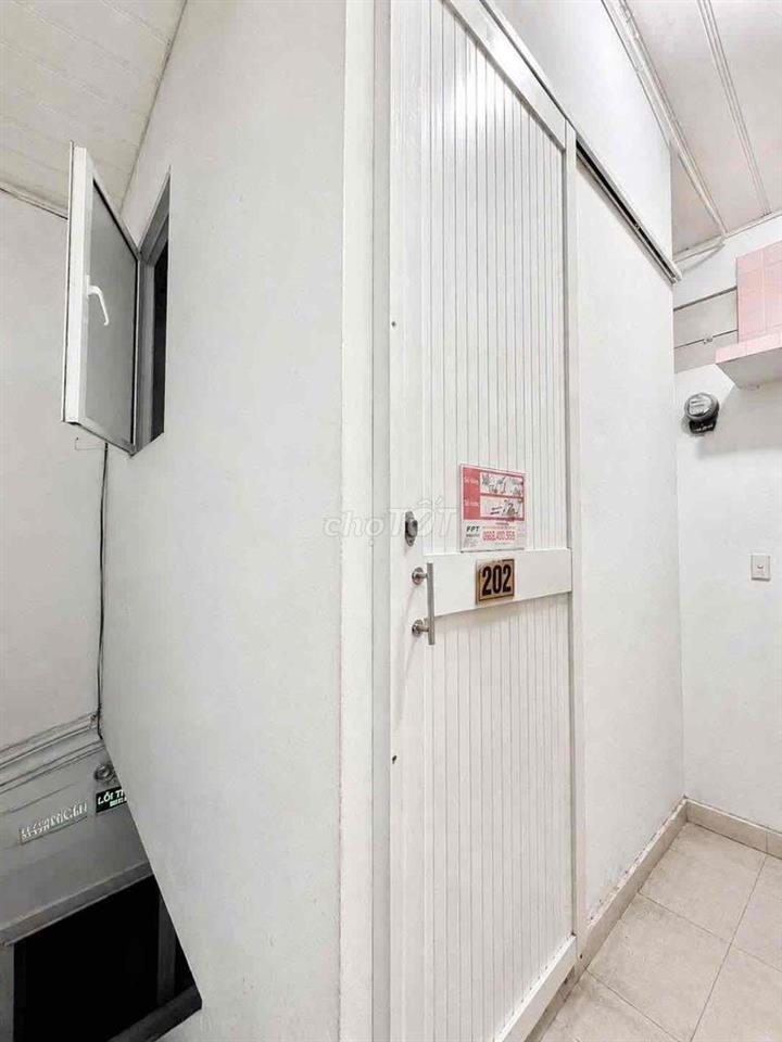 Phòng 1 người 2tr5 đầy đủ tiện nghi ngay trung tâm ngã tư hàng Xanh