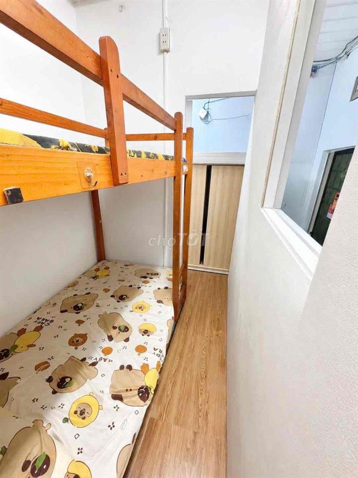 Phòng 1 người 2tr5 đầy đủ tiện nghi ngay trung tâm ngã tư hàng Xanh