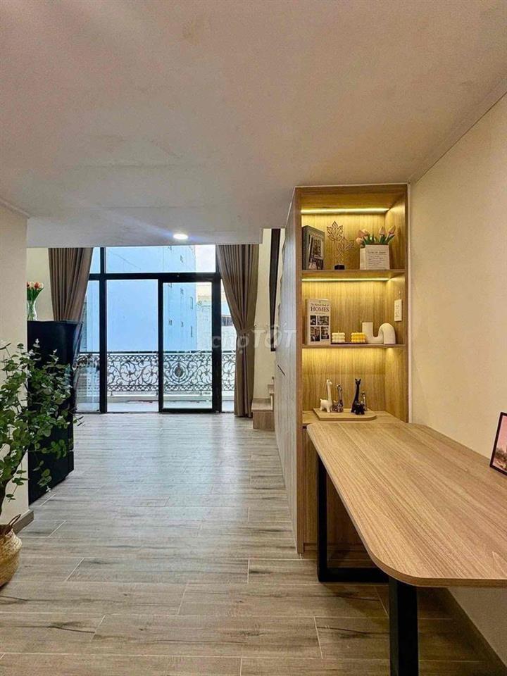 Cho thuê Duplex ngay ngã tư hàng xanh