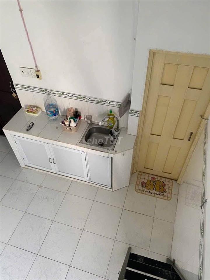 Nhượng phòng duplex ngay Ngã 4 Hàng Xanh