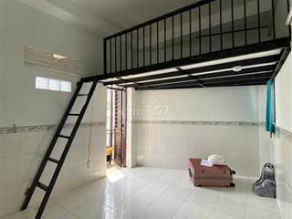 Nhượng phòng duplex ngay Ngã 4 Hàng Xanh