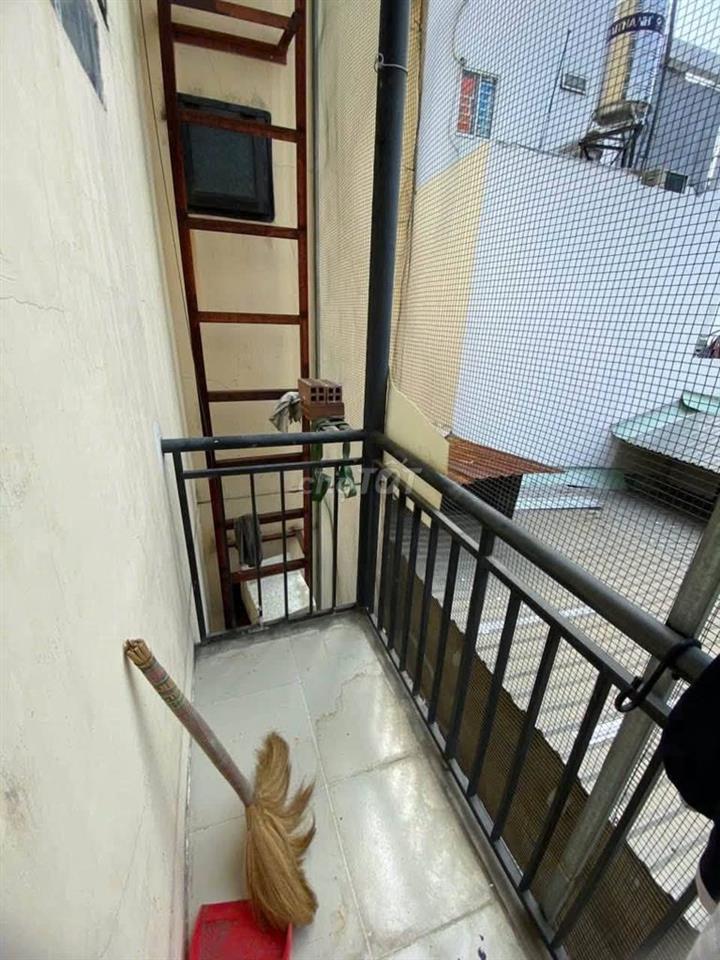 Nhượng phòng duplex ngay Ngã 4 Hàng Xanh