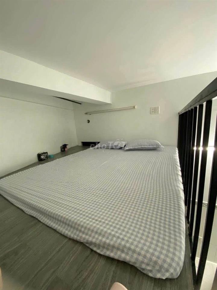 Nhượng phòng duplex ngay Ngã 4 Hàng Xanh