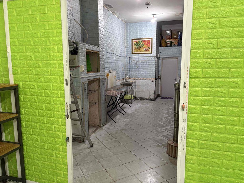 cho thuê phòng trống lầu 01, có ban công, toilet riêng biệt