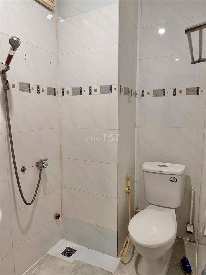Phòng mới cửa sổ to, cửa ban công to ngập sáng bao điện nước