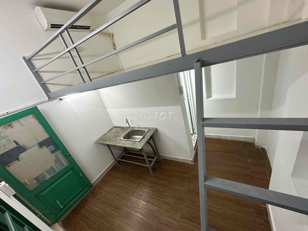 còn phòng cho thuê( sau trường hồng bàng ) máy lạnh gác wc riêng