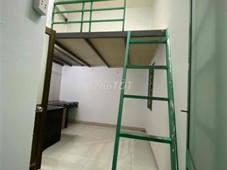 còn phòng cho thuê chính chủ sau trường hồng bàng có máy lạnh gác