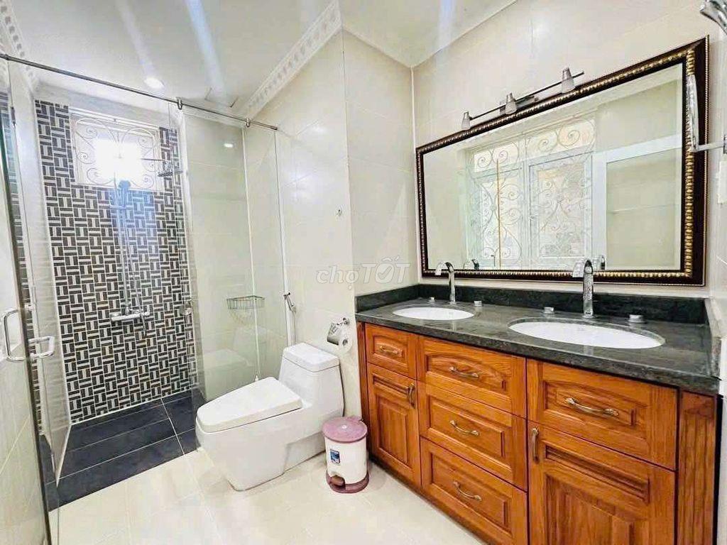 Biệt thự 1T2L 2 phòng khách, phòng ăn, 5pn, 5 toilet, garage ôtô