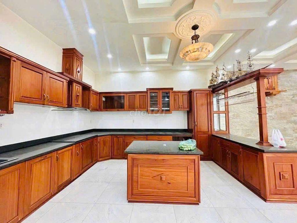 Biệt thự 1T2L 2 phòng khách, phòng ăn, 5pn, 5 toilet, garage ôtô