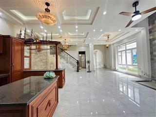 Biệt thự 1T2L 2 phòng khách, phòng ăn, 5pn, 5 toilet, garage ôtô