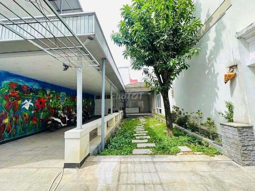 Biệt thự 1T2L 2 phòng khách, phòng ăn, 5pn, 5 toilet, garage ôtô