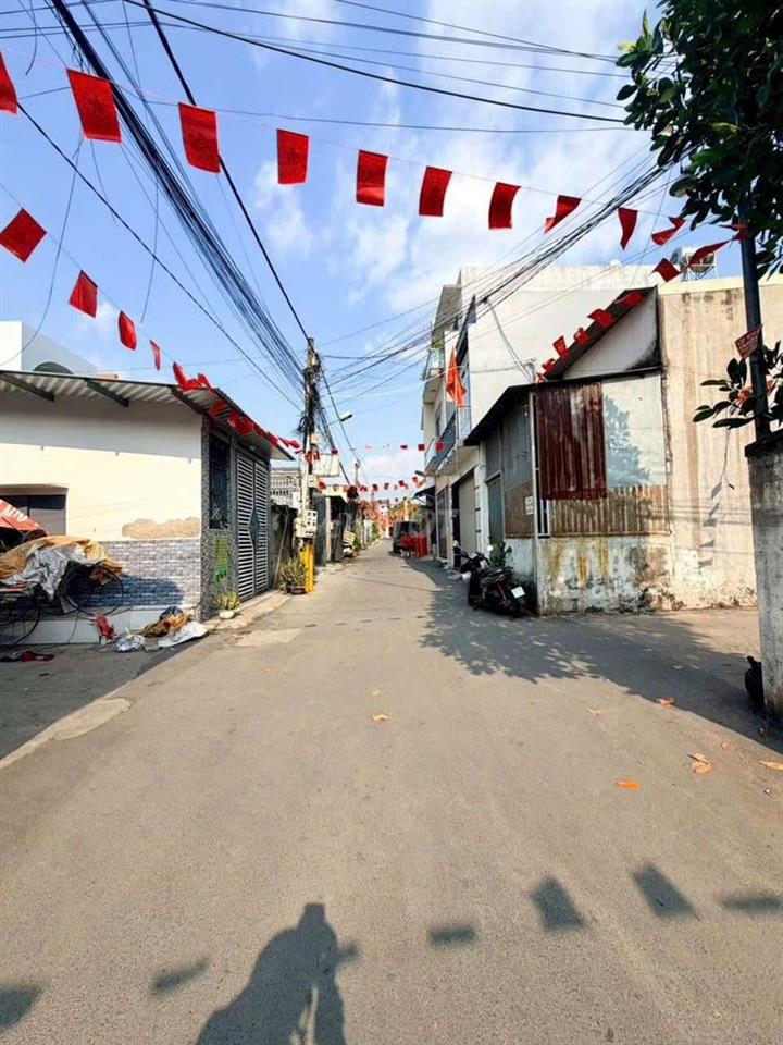 Lô đất 6x22 sổ riêng, thổ cư, đường ô tô vi vu, dân cư đông đúc