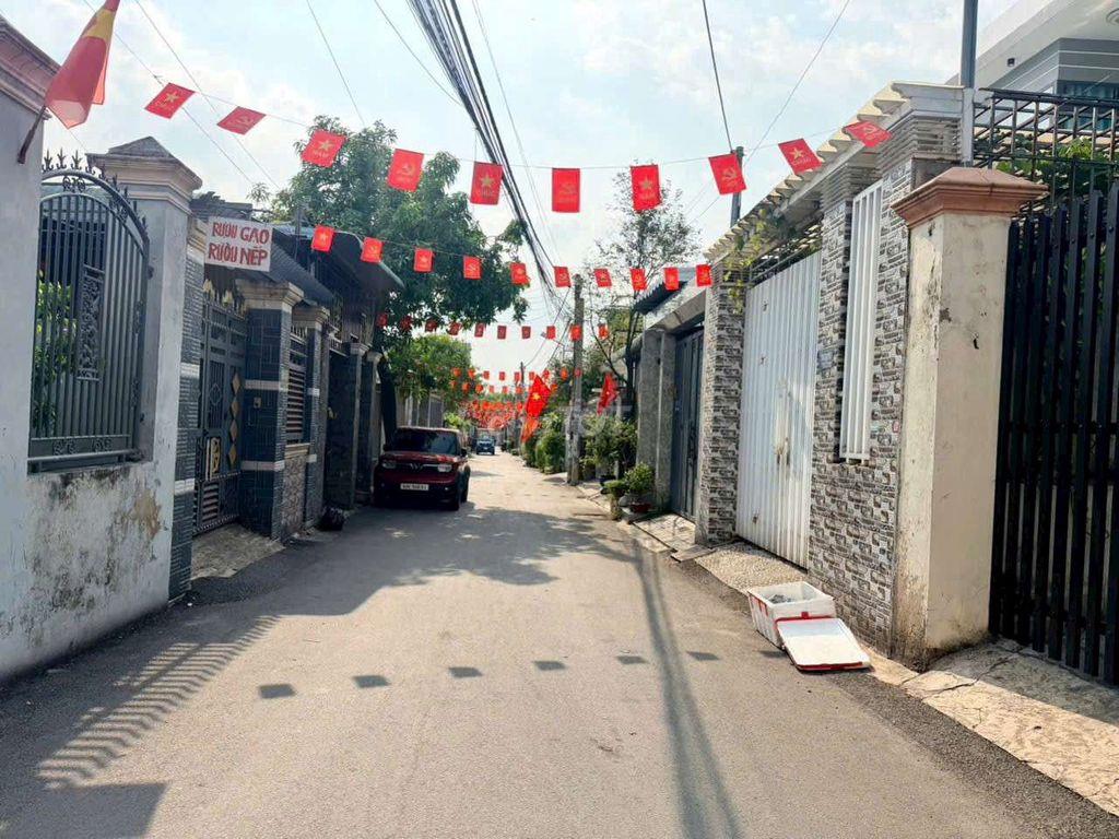 Lô đất 6x22 sổ riêng, thổ cư, đường ô tô vi vu, dân cư đông đúc