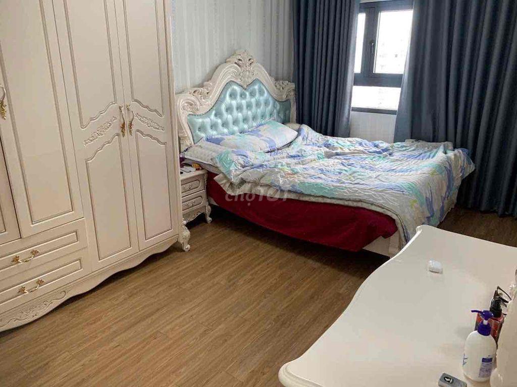 Căn hộ 1PN nội thất xịn xò, view hồ bơi, tầng cao thoáng mát, ở liền