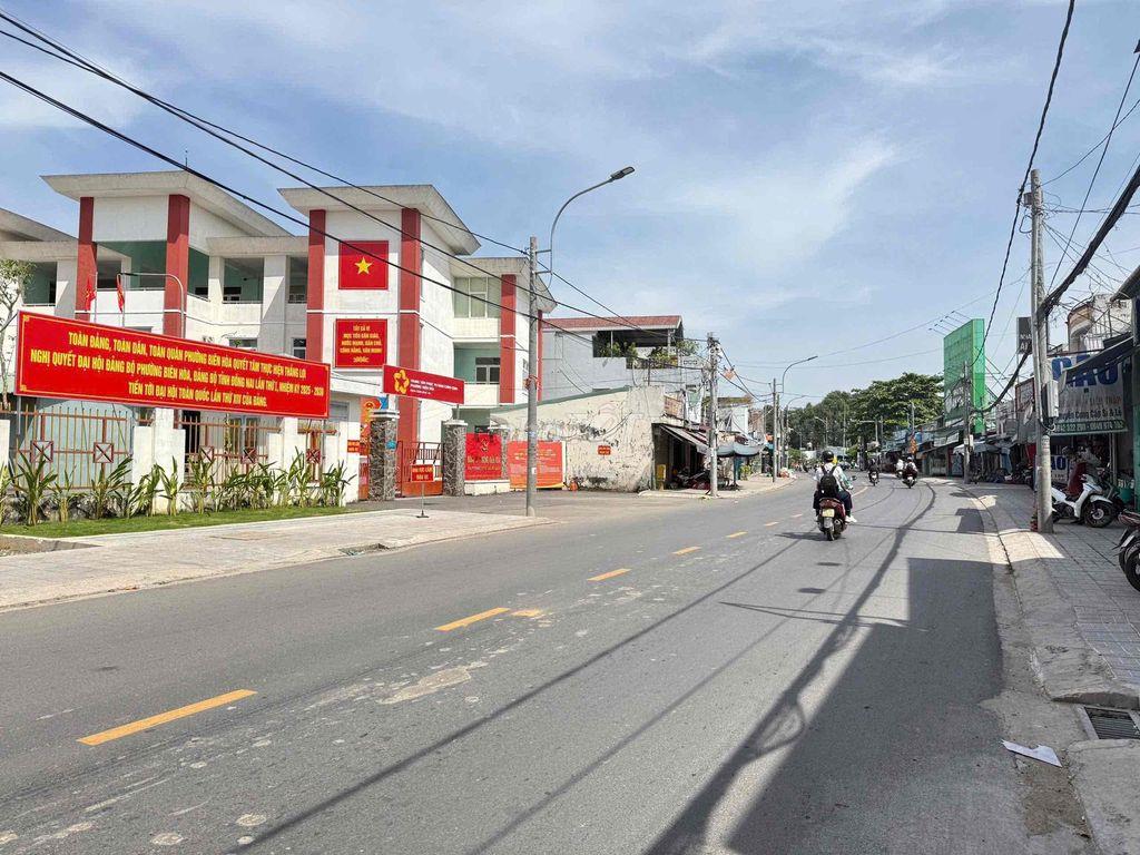 BÁN NHÀ 1 TRỆT 1 LẦU 1 TUM – TRUNG TÂM P. BỬU HÒA SỔ RIÊNG SÂN Ô TÔ