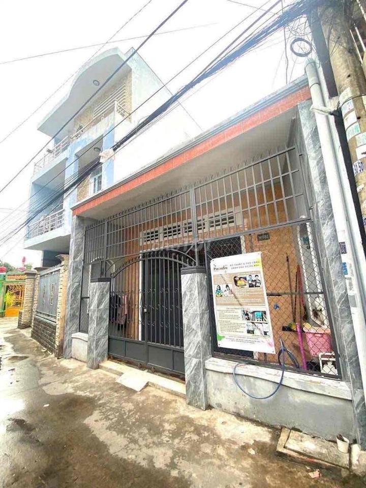 Nhà nguyên căn 1PN 1WC có sân xe, gần chợ, gần Copmart sạch sẽ